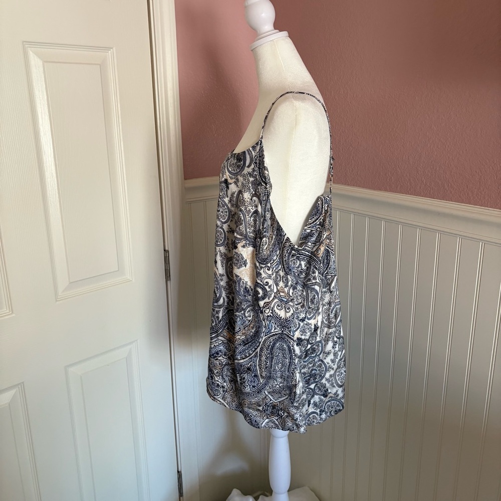 Lane Bryant Adjustable Viscose Blue and Cream Paisley Tank Top size 18 - Picture 4 of 8